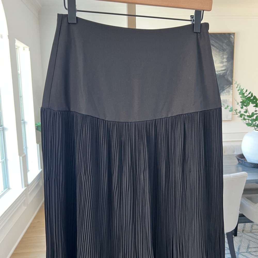 Mid-Waist Pleated Maxi Skirt — Size Small - Picture 4 of 8